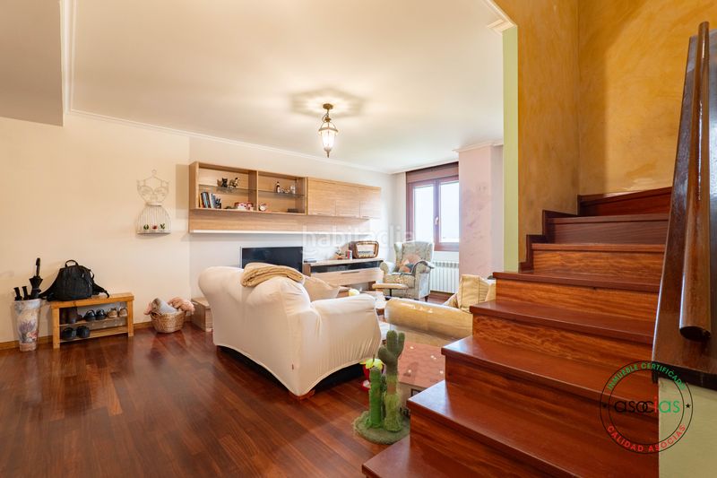 Foto a6aeb034-2444-4b20-886e-e4d7646e7f74. Piso en Gijón - calle manolo quiros 7 dúplex para entrar a vivir de tres dormitorios, salón, cocina, plaza de garaje y trastero en Gijón