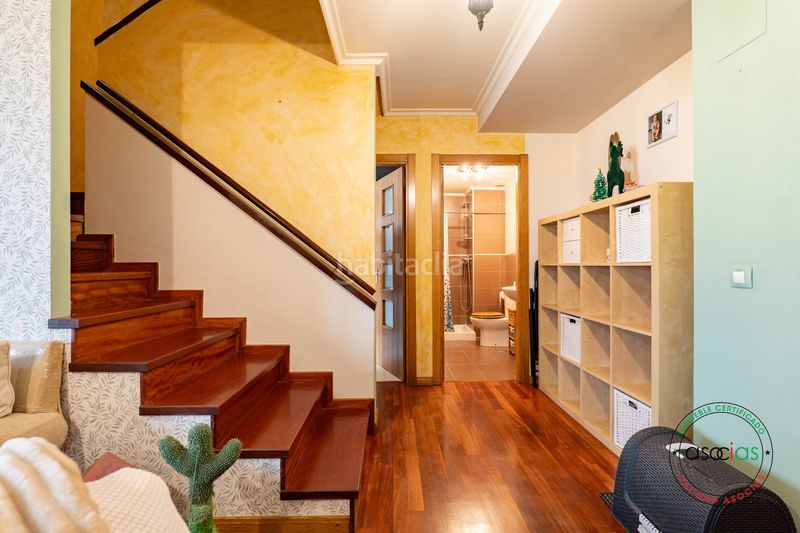 Foto af77242a-22dc-4974-a147-02087663d2d7. Piso en Gijón - calle manolo quiros 7 dúplex para entrar a vivir de tres dormitorios, salón, cocina, plaza de garaje y trastero en Gijón