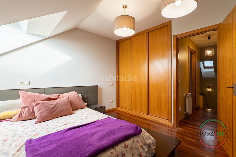 Foto b976c6b7-edb4-43c8-b00c-a4dc5a43d0d2. Piso en Gijón - calle manolo quiros 7 dúplex para entrar a vivir de tres dormitorios, salón, cocina, plaza de garaje y trastero en Gijón