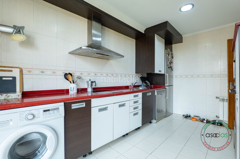 Foto e838c77b-89e4-401e-a514-c9c22b9a30fc. Piso en Gijón - calle manolo quiros 7 dúplex para entrar a vivir de tres dormitorios, salón, cocina, plaza de garaje y trastero en Gijón