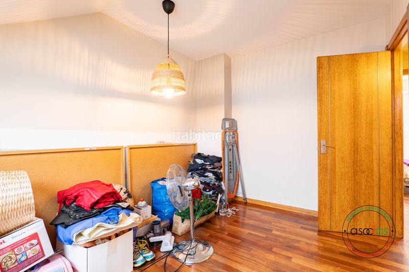 Foto edf85f9c-be5c-4695-9c8c-3adb2682a41a. Piso en Gijón - calle manolo quiros 7 dúplex para entrar a vivir de tres dormitorios, salón, cocina, plaza de garaje y trastero en Gijón