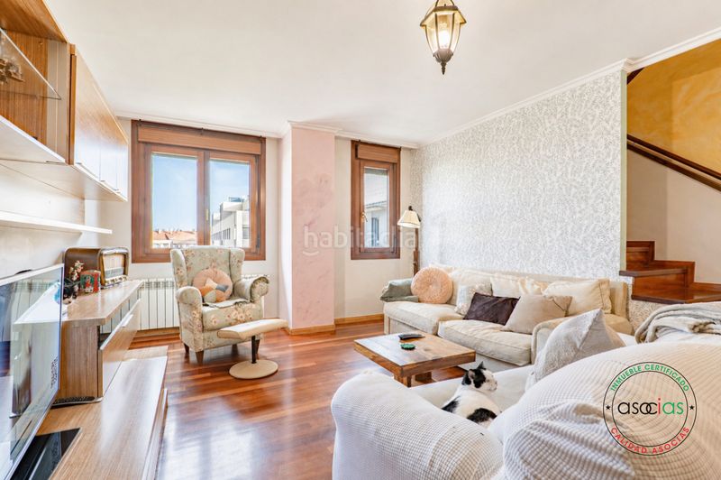 Foto f548cb31-a455-4d6f-b7a1-9ed1ac2ec551. Piso en Gijón - calle manolo quiros 7 dúplex para entrar a vivir de tres dormitorios, salón, cocina, plaza de garaje y trastero en Gijón