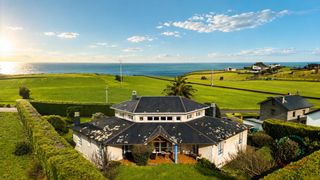 Haus in Puerto de vega - carretera soirana 5. Chalet independiente con vistas al mar en puerto de vega navia