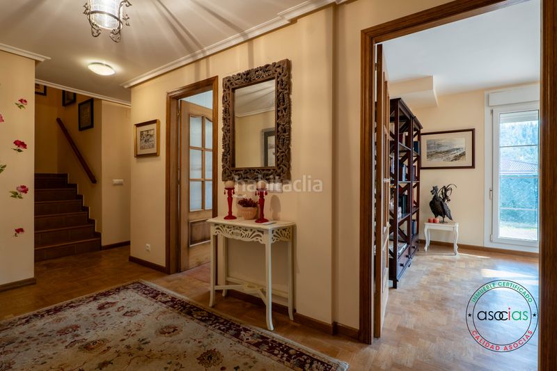 Foto 060c54fe-9dad-42e6-baf4-7be9dacbbc56. Casa aparellada a luanco - calle la fumienta 7 a Gozón