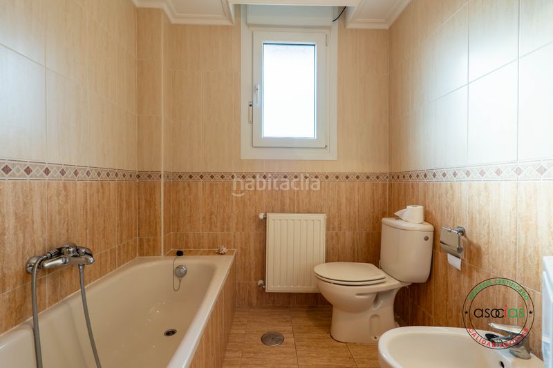 Foto 42bc2970-077b-4410-90d3-5a5e2f11bac1. Casa aparellada a luanco - calle la fumienta 7 a Gozón