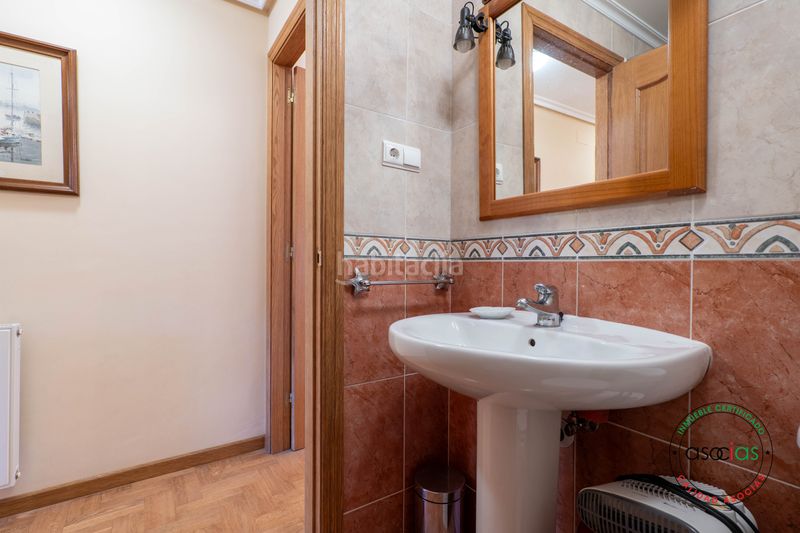 Foto 6f52be50-570b-4d54-a231-b9895b49c191. Casa aparellada a luanco - calle la fumienta 7 a Gozón