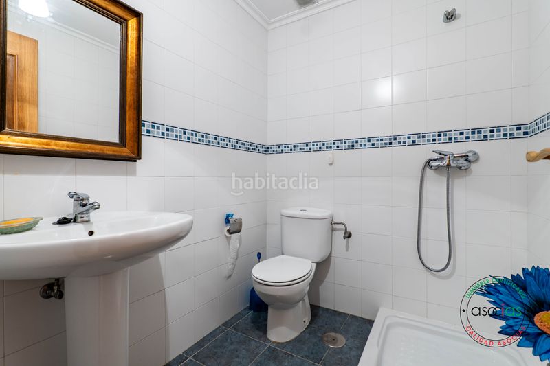 Foto 8c5a6126-bb1f-4f5c-908a-e0222985c7fc. Casa aparellada a luanco - calle la fumienta 7 a Gozón