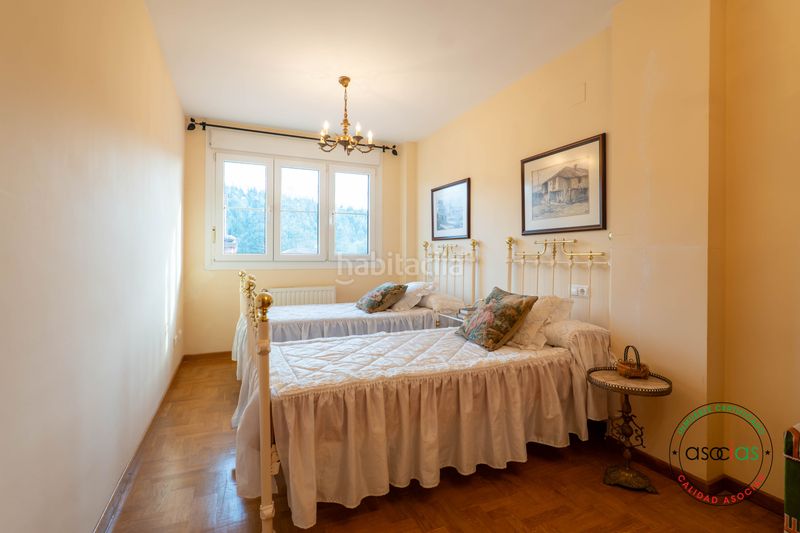 Foto 8ed39a46-3dee-4422-9561-e52f7403be08. Casa aparellada a luanco - calle la fumienta 7 a Gozón