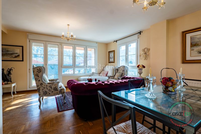 Foto 977884c7-1067-4202-bce1-9b270829819e. Casa aparellada a luanco - calle la fumienta 7 a Gozón