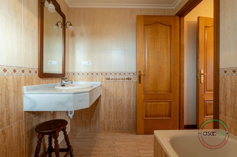 Foto bd484753-aa19-49b5-a559-4611c6f74f42. Casa aparellada a luanco - calle la fumienta 7 a Gozón