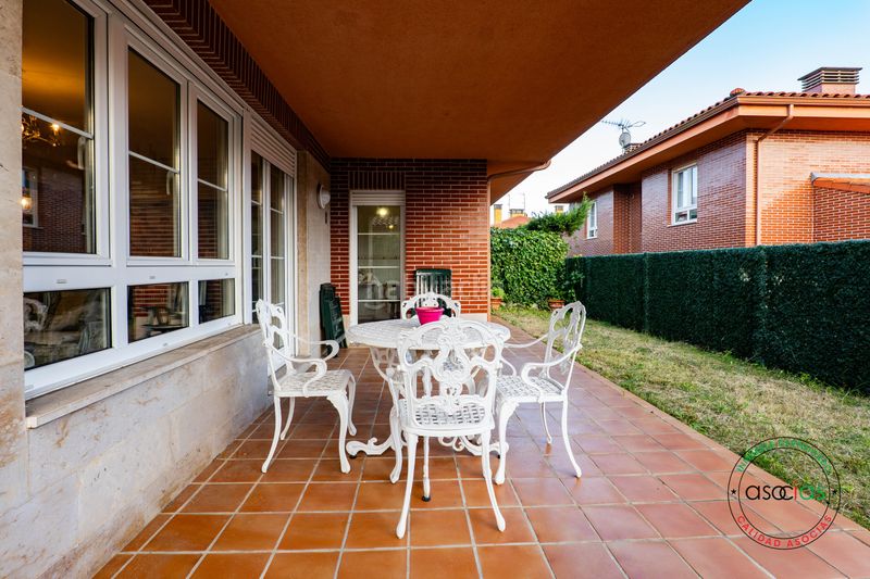 Foto df613c92-2e41-4744-9303-33ddc1e7e16c. Casa aparellada a luanco - calle la fumienta 7 a Gozón