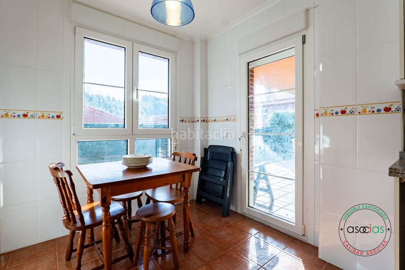 Foto f4c177d6-2661-4aec-a458-01f54a14f577. Casa aparellada a luanco - calle la fumienta 7 a Gozón