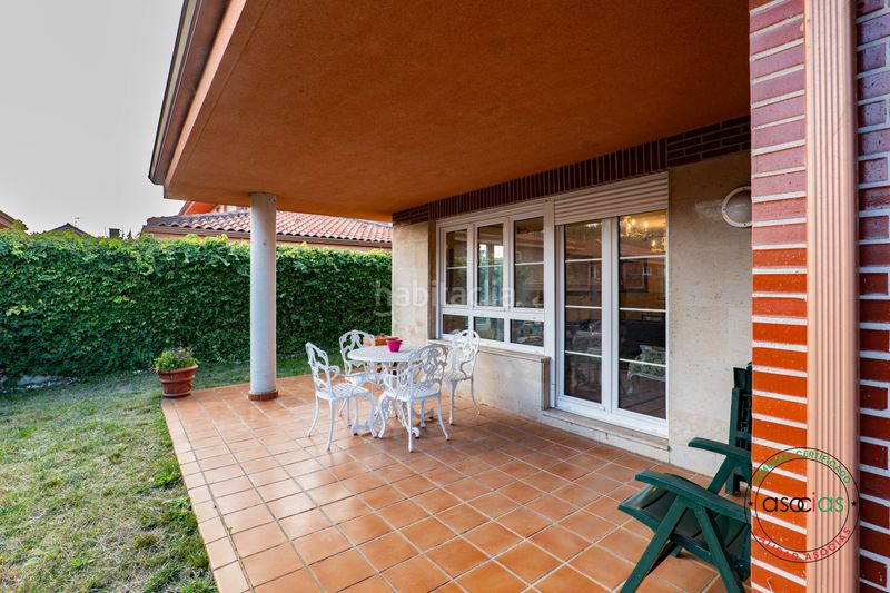 Foto f8992565-1df2-4bbe-aa50-928d8e5d5eab. Casa aparellada a luanco - calle la fumienta 7 a Gozón