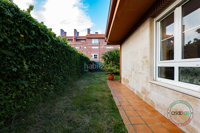 Foto fee65808-6bf6-4397-b10c-327dbd47aee8. Casa aparellada a luanco - calle la fumienta 7 a Gozón