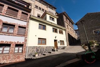 Maison jumelée à Colunga - plaza de la constitucion 6a. Venta de casa pareada en colunga