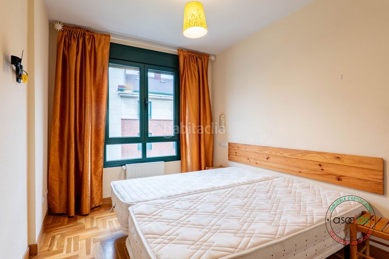 Foto c1d1be66-660d-44b7-aa83-f93bec636feb. Pis amb calefacció aparcament a Tremañes Gijón