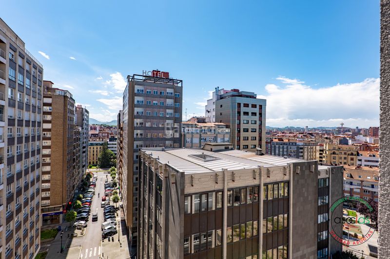 Foto 37de2500-37a6-4f4d-b3db-bcfb19e43fe7. Appartamento in calle anselmo cifuentes 12 in Centro Gijón