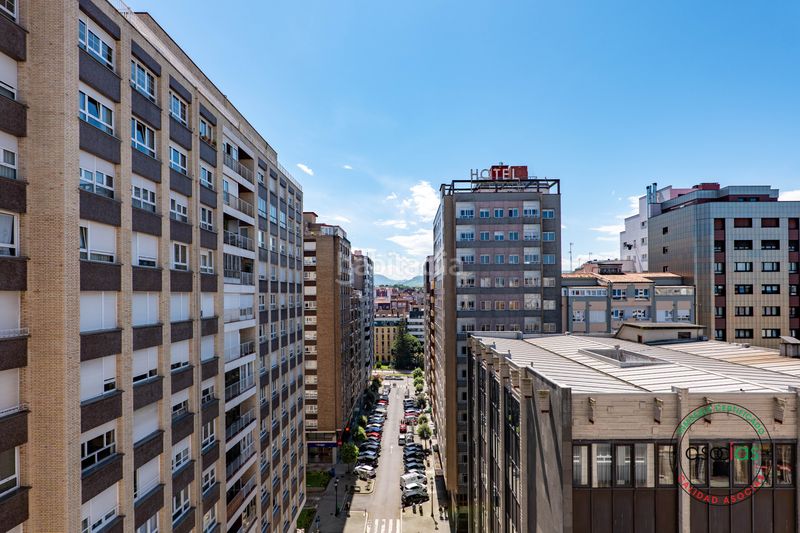 Foto df9f5768-c55d-4edc-8771-efd59d262da1. Appartamento in calle anselmo cifuentes 12 in Centro Gijón