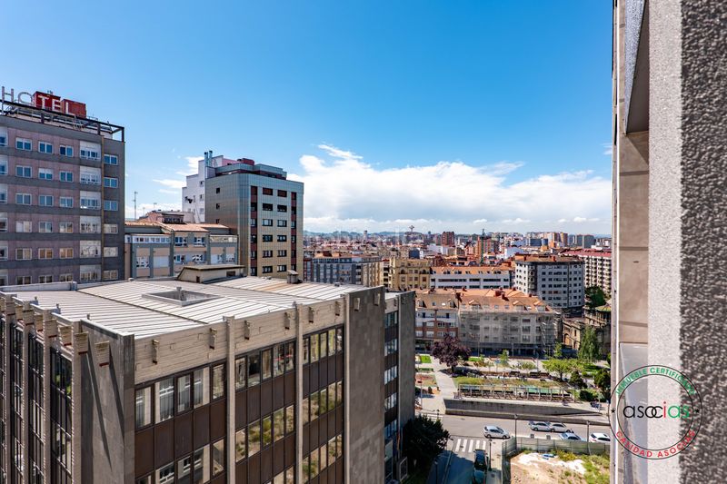 Foto fb53e6dd-22e8-43f7-8a4a-e40300996824. Appartamento in calle anselmo cifuentes 12 in Centro Gijón