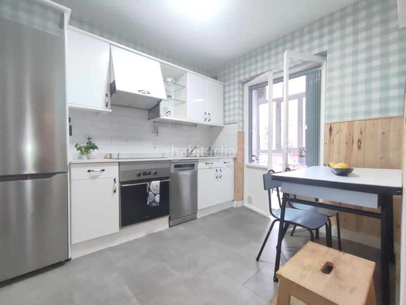 Foto 539bf549-6273-4e65-a6cd-1d487be72182. Rent flat with heating in Centro Gijón