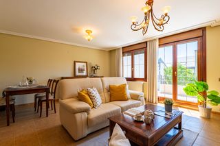 Maison jumelée à El berrón - calle santiago laiz 5. Oportunidad en venta adosado en el berron soleado, con terraza y