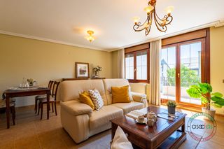 Maison jumelée à El Berrón-La Carrera. Oportunidad en venta adosado en el berron soleado, con terraza y