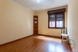 Pis a Gijón - calle san jose 76. Amplia vivienda en la calle san jose de 4 dormitorios junto a la