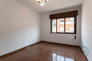 Pis a Gijón - calle alonso de ojeda 18. Venta piso amplio y luminoso en el corazón del llano