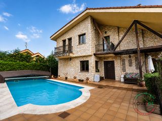 Casa  Gijón - camino de las primulas 128. Exclusiva vivienda unifamiliar con jardín y piscina en somió