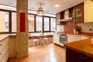 Flat in Gijón - calle santo domingo 18. Tu sitio en ceares dúplex, 3 habitaciones, garaje y trastero