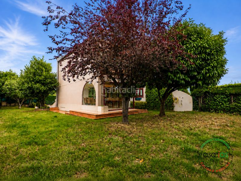 Foto b76c1d07-b96a-4f1c-8e2e-227b964c8e73. Towny house in Vega - camino de huerces 1293 in Vega Gijón