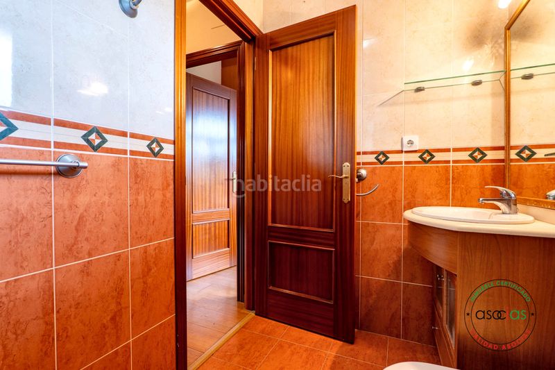 Foto c06f2da3-42f5-41c5-8e1e-3804e0e88839. Towny house in Vega - camino de huerces 1293 in Vega Gijón
