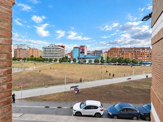 Etagenwohnung in Gijón - calle pintor mariano more 2. Piso en venta en el solaron gijon , 4 hab 2 baños ascensor y gar
