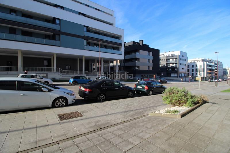 Foto 4a1f457c-87cd-4423-b66c-5bc4f150f7fc. Alquiler local comercial estás buscando local en nuevo roces para tu negocio? en Gijón