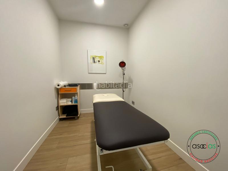 Foto 199ba2d2-122b-47e9-8d44-ee0bb364c718. Local comercial local instalado nuevo como clinica de fisioterapia en Gijón