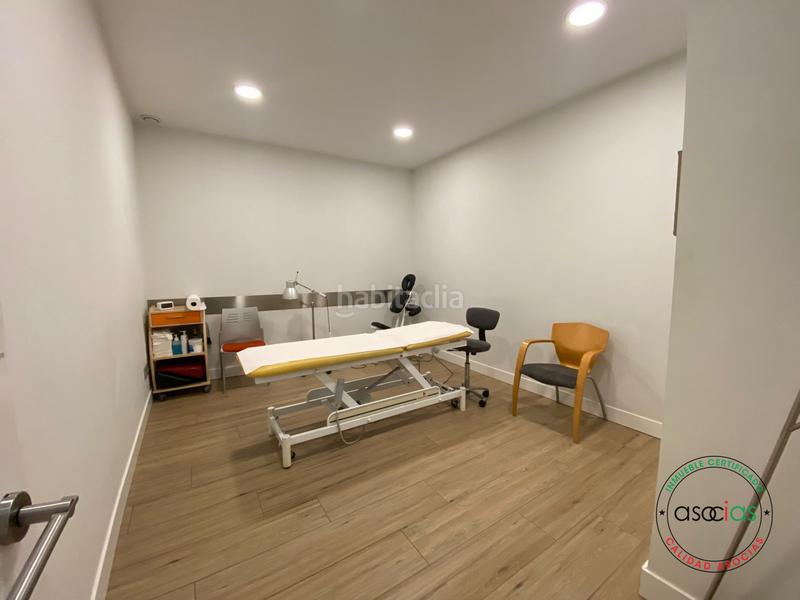 Foto 86b99bb0-f4b5-49b6-85cd-f0a1f30a7f49. Local comercial local instalado nuevo como clinica de fisioterapia en Gijón