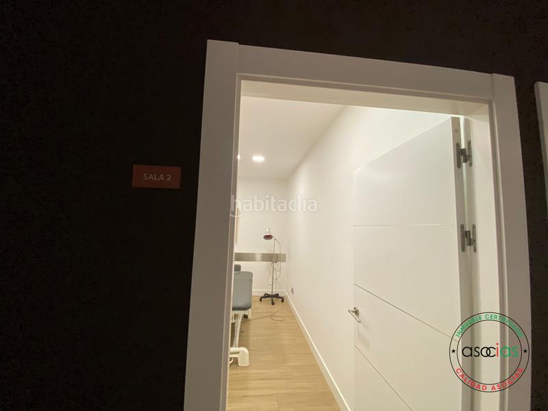 Foto c9de5faa-4b40-43db-bdb6-705dd9398326. Local comercial local instalado nuevo como clinica de fisioterapia en Gijón