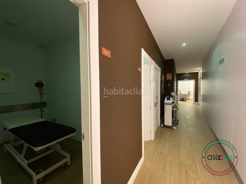Foto d5be58cc-2270-494f-ba6d-14b7b391a8a2. Local comercial local instalado nuevo como clinica de fisioterapia en Gijón