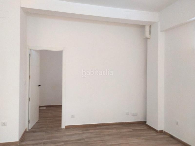 Foto 36c3522b-ff2d-431c-9bb5-2e1e3c327802. Alquiler local comercial buscas un local reformado para entrar? en Gijón