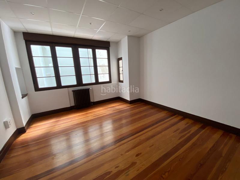 Foto c6adc063-23e9-49d8-b7a7-4f8c279a7721. Miete büro mit heizung in Centro Gijón