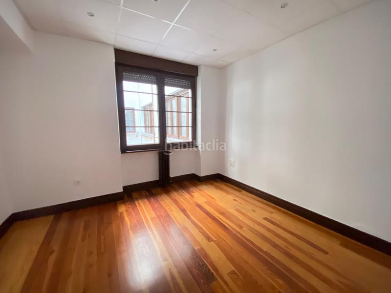 Foto dfc51f80-75a2-49cd-b939-ef7d9f0ffc50. Miete büro mit heizung in Centro Gijón