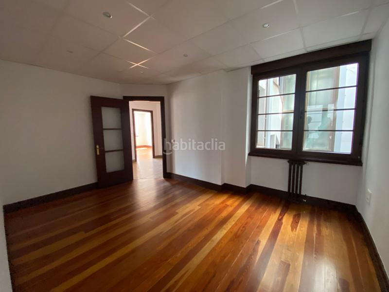 Foto 20bea7c8-b4b1-460b-beb1-5f59e9101864. Rent office space with heating in Centro Gijón