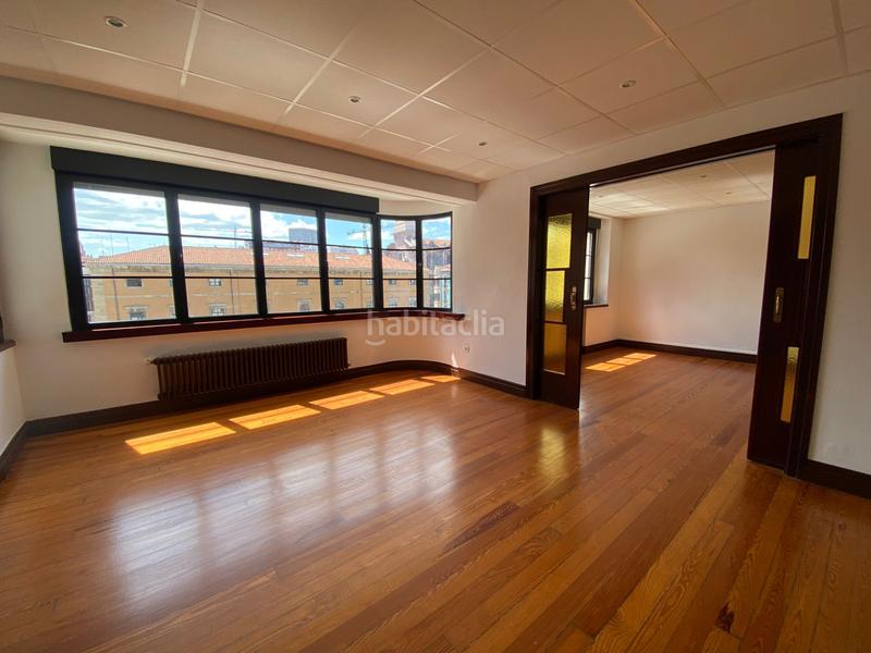 Foto af1d93e1-4b4f-4728-a1ec-c70d3c6f24d6. Rent office space with heating in Centro Gijón