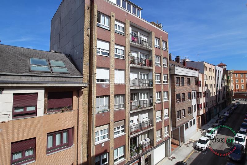 Foto 84f661e4-ed0a-46e8-aa70-077177c67fbf. Piso  en venta zona jesuitas. reformado. luminoso. 3 dormitorios. en Gijón