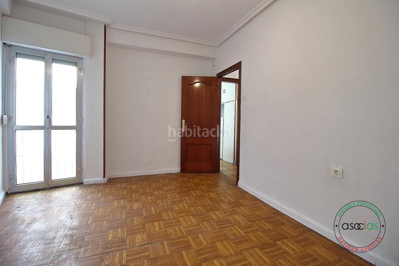 Foto 93aa55e0-35e5-45ee-901d-652cc63330c3. Piso  en venta zona jesuitas. reformado. luminoso. 3 dormitorios. en Gijón