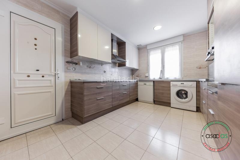 Foto d114575d-8444-4a37-9b82-30da94557cc9. Casa en Gijón - camino de los jazmines 103 chalet en venta en somio en Gijón