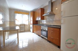 Pis  Gijón - c/ rosalía de castro 5. Amplio piso de 4 habitaciones, para entrar a vivir, en la calzad