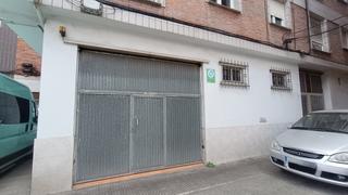 Location Local commercial  Gijón - pin de pría. Local en alquiler en el llano. guardería de vehículosalmacén.