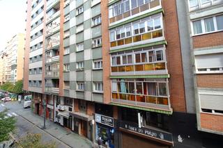 Etagenwohnung  Gijón - doctor aquilino hurlé 21. Vivienda en el barrio de la arena a la venta