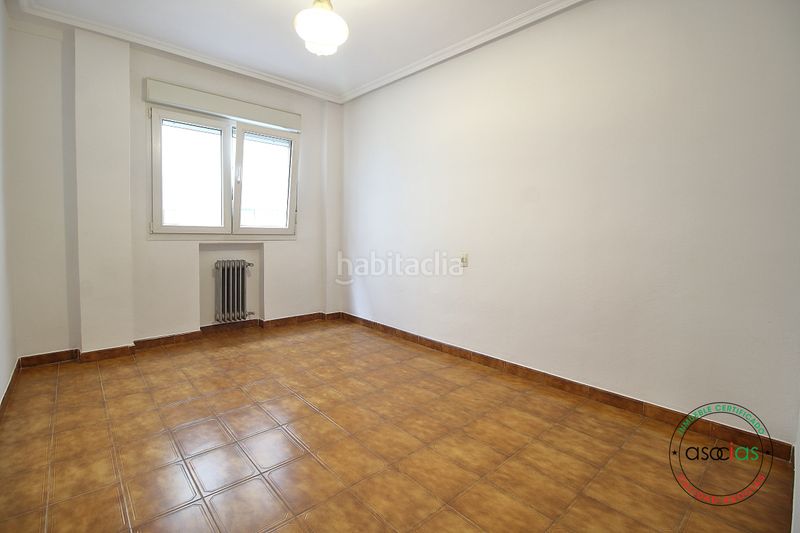 Foto 1381a181-3d07-4c57-8bc5-e3f9e5a5eda1. Pis amb calefacció a El Natahoyo Gijón